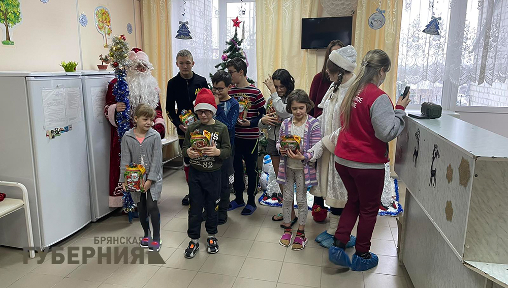 Пациентов Брянской детской областной больницы порадовали волонтёры