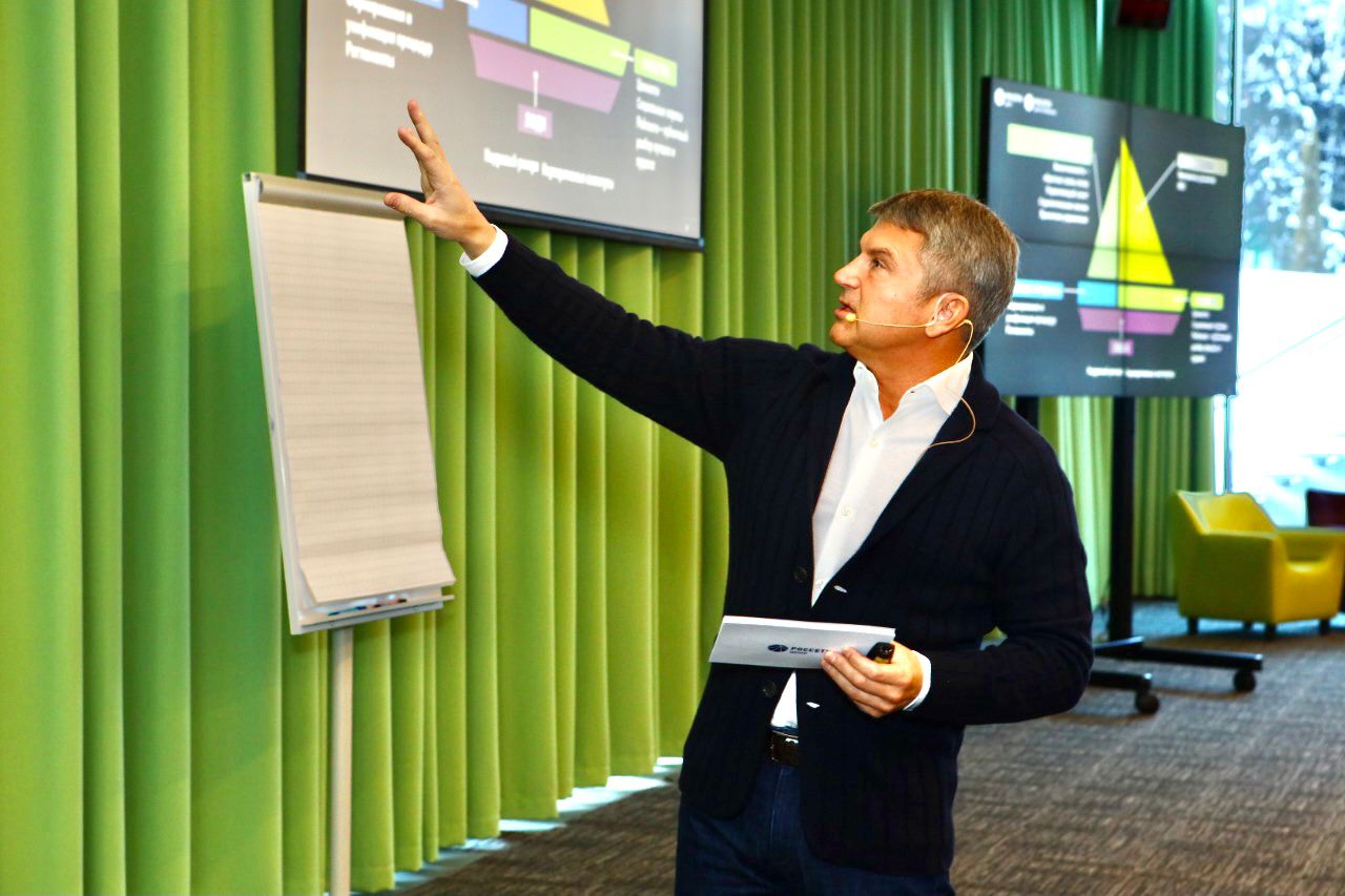 Игорь Маковский открыл сессию «Стратегический диалог 2022»