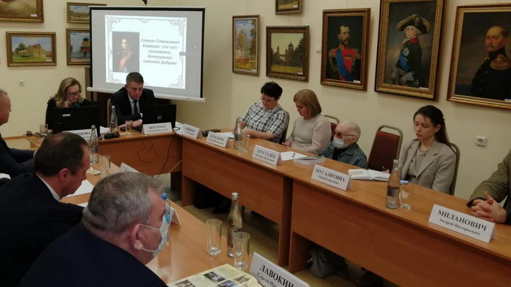 В Брянске Анне Громовой преподнесли реликвию с собственноручной подписью последней русской императрицы