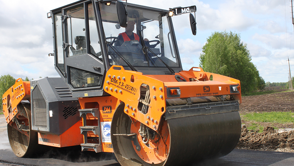 В 2022 году в Брянской области продолжат ремонт важных дорог региона