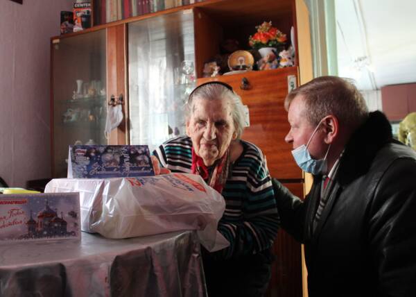 Брянского ветерана Великой Отечественной войны поздравил врио заместителя губернатора Брянской области