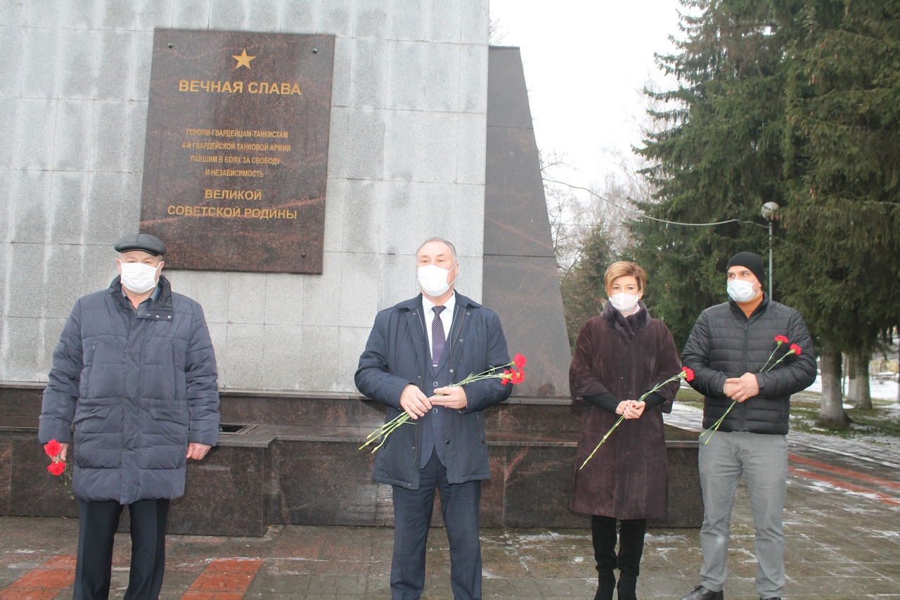В Карачеве  в  День неизвестного солдата почтили память защитников Родины
