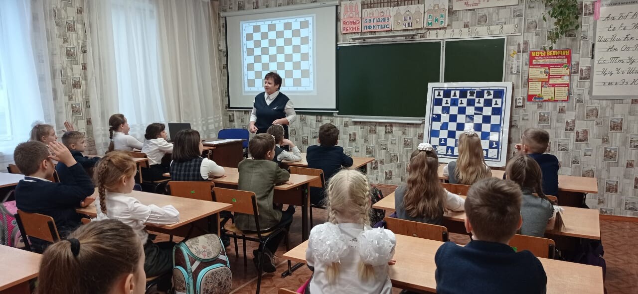 Об истории шахмат рассказали учащимся в Карачевской школе им. А.М.Горького