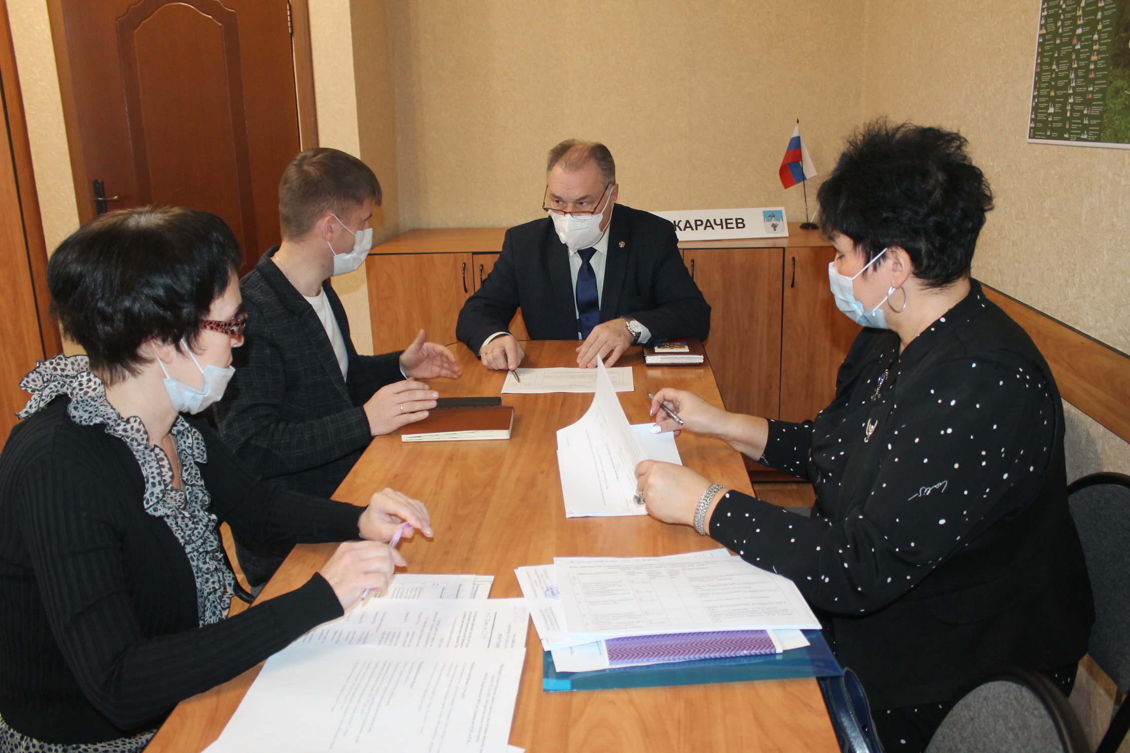 В Карачеве обсудили этапы развития межпоселенческой библиотеки