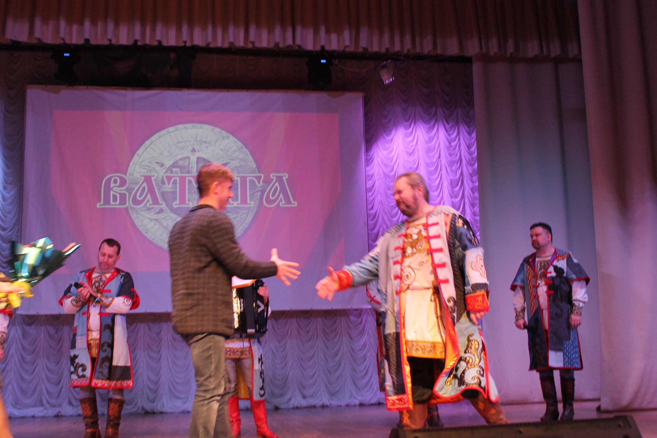 В Карачеве прошел концерт ансамбля народной музыки «Ватага»