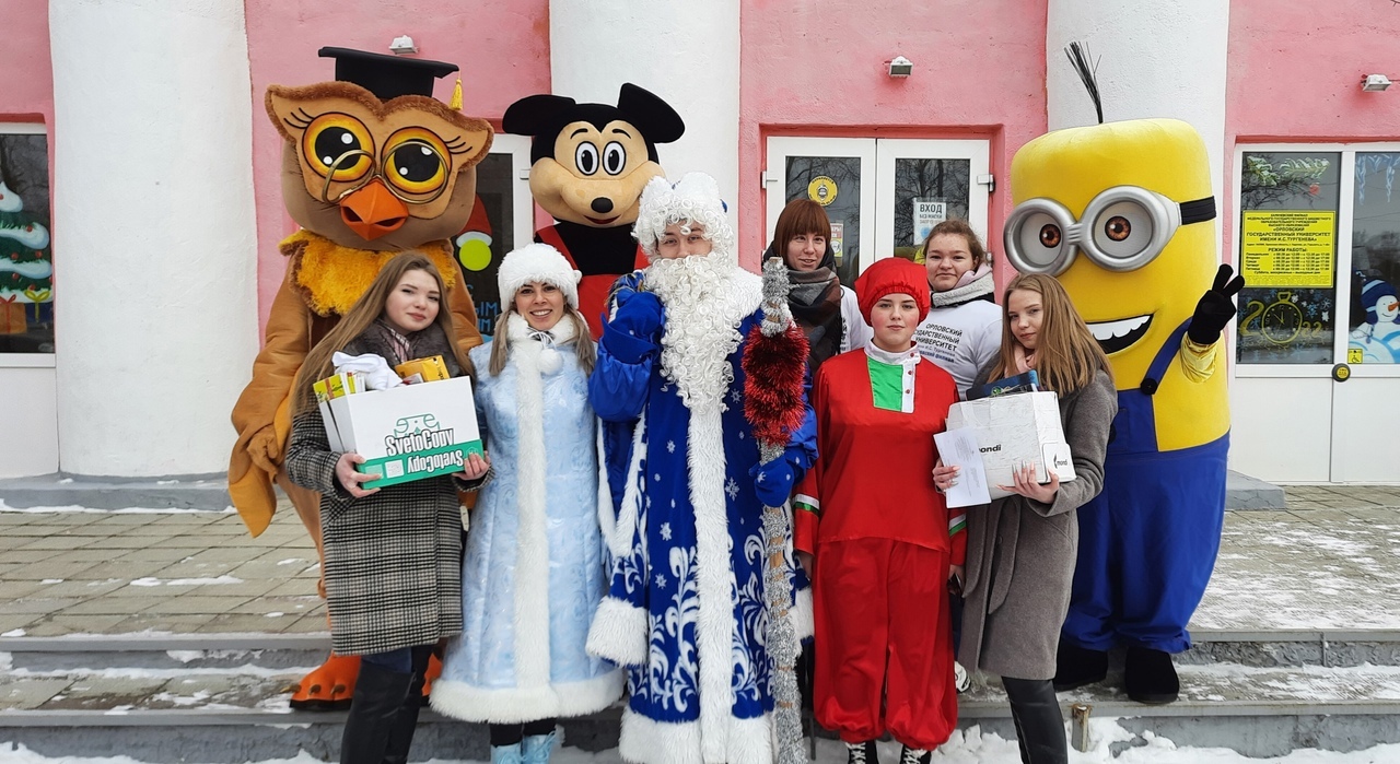 Карачевские студенты устроили новогодний праздник для детей из соцприюта