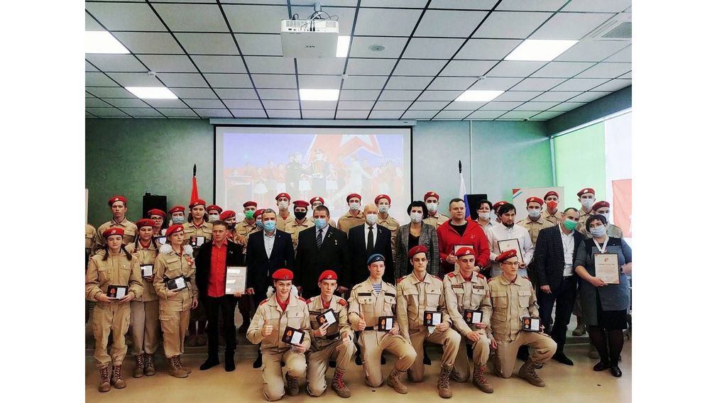 Брянских школьников наградили медалями «Юнармейская доблесть» трех степеней