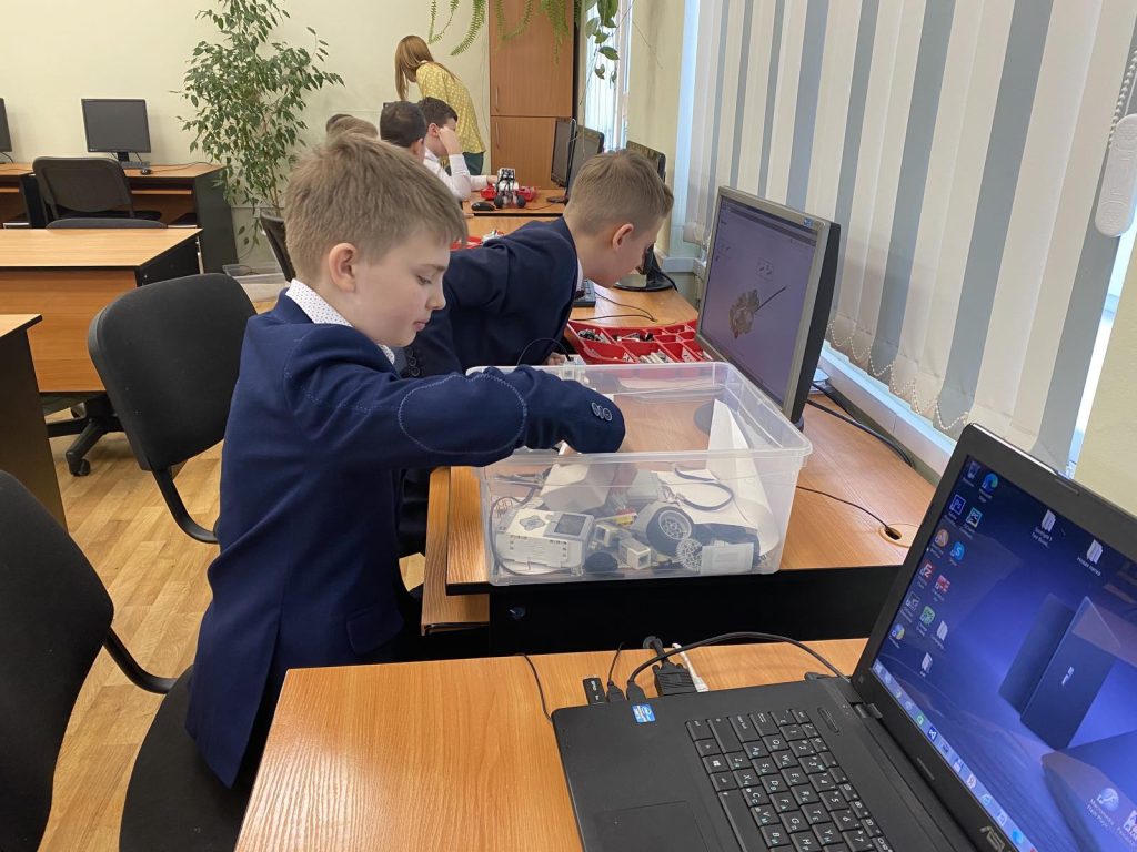 В городском лицее № 2 им. М.В. Ломоносова в Брянске введено креативное направление обучения