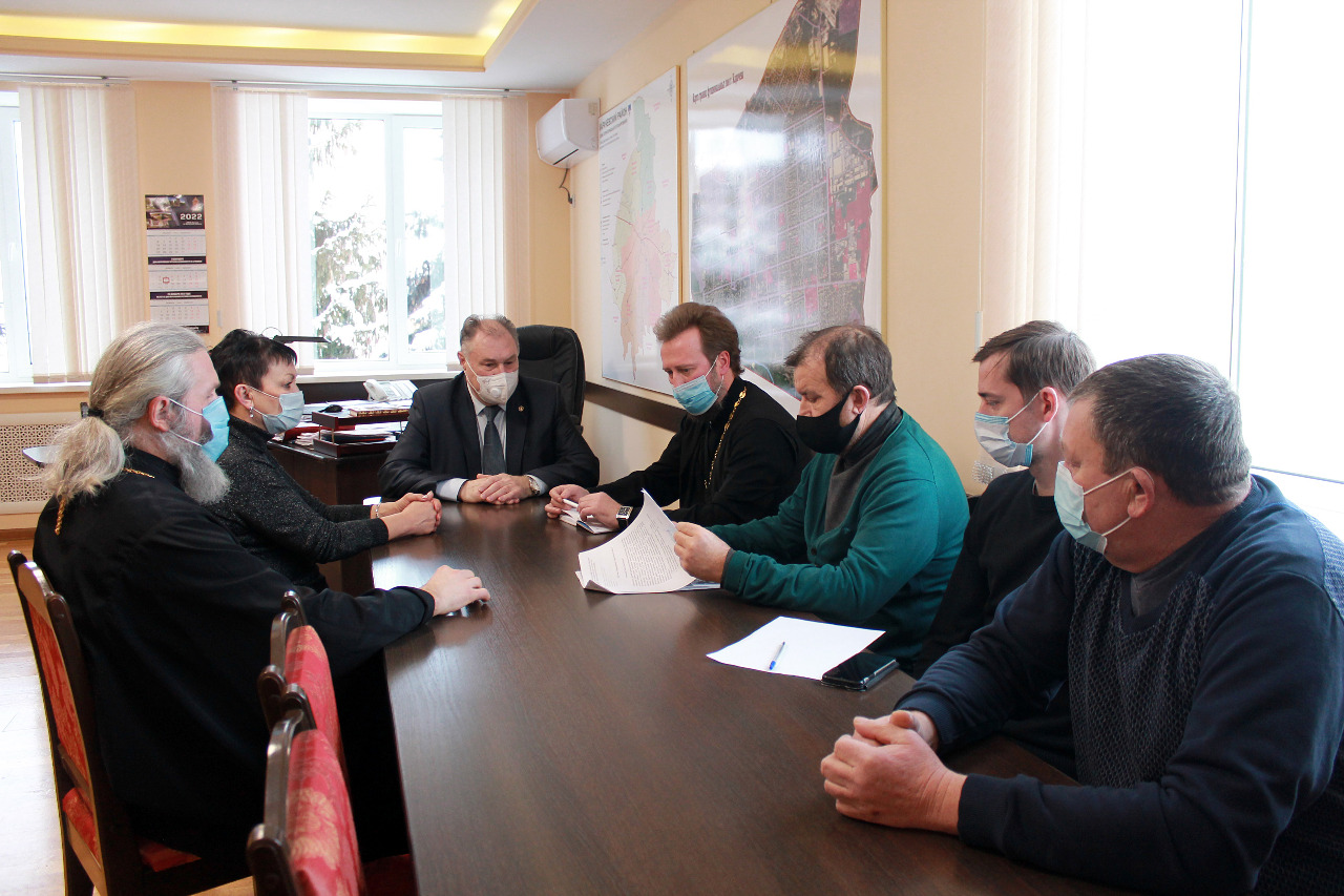 В Администрации Карачевского района прошло рабочее совещание с представителями Брянской епархии