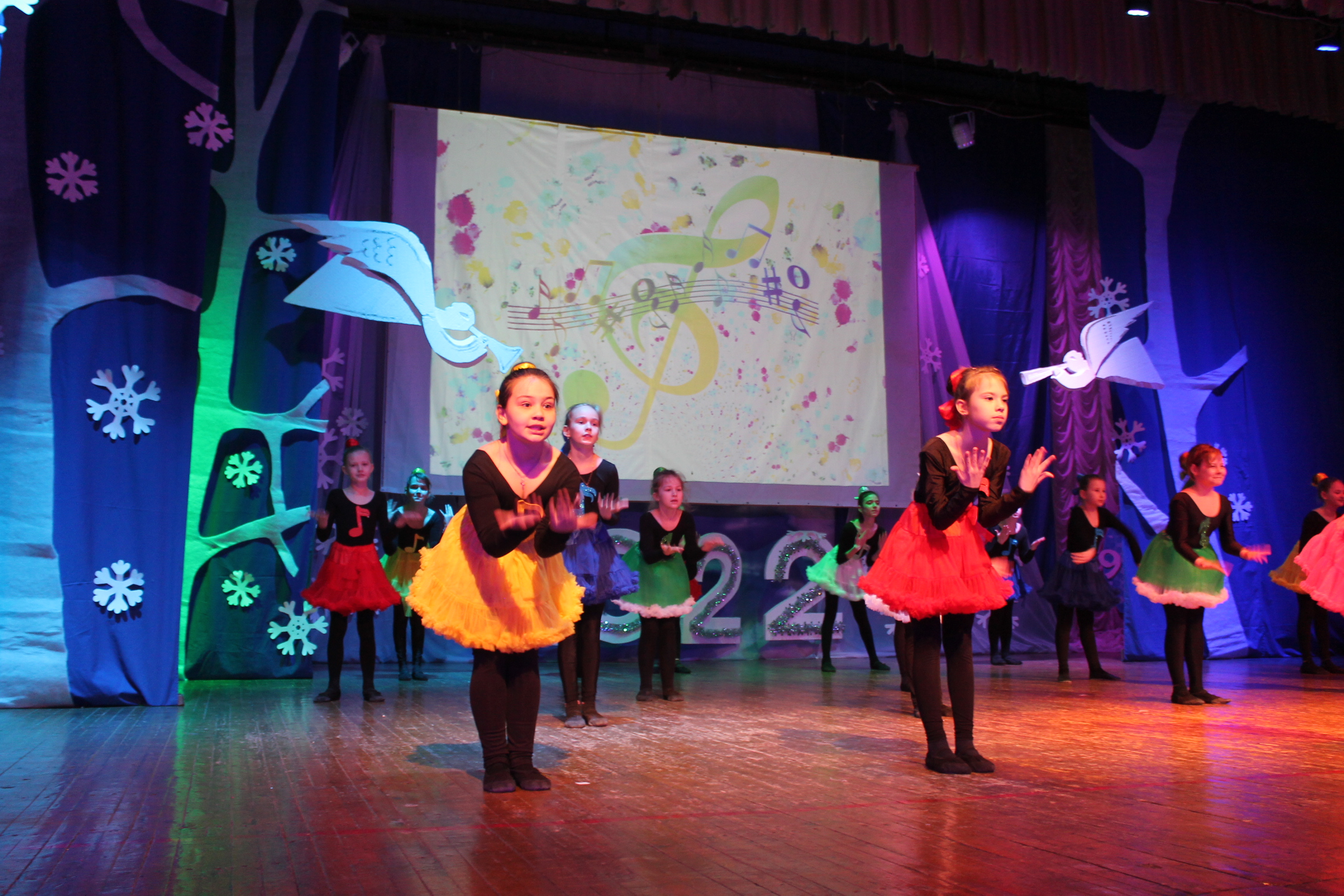 В Карачевском РДК прошел праздничный концерт «Снежная карусель»