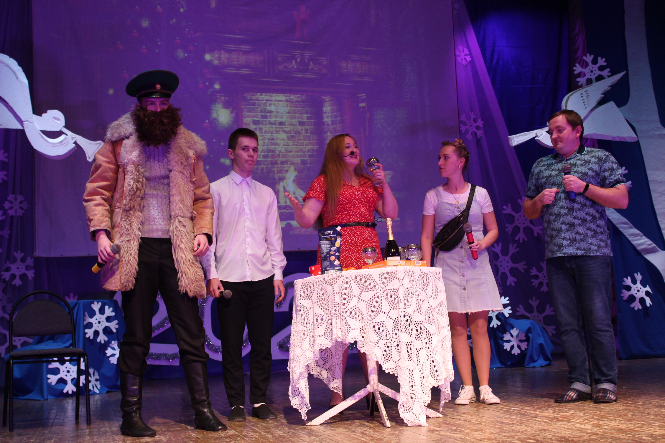 В Карачевском районном Доме культуры прошел праздничный концерт «И в целом мире Рождество»