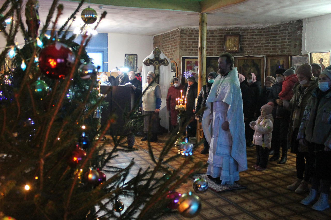 В Карачевском благочинии прошли ночные рождественские богослужения