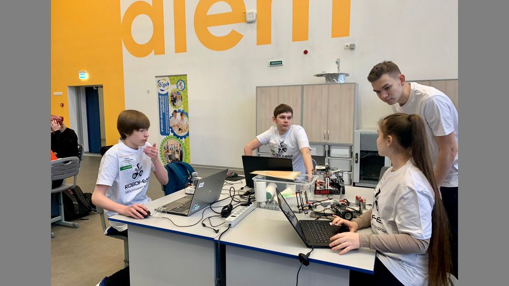 Брянские школьники показали отличные результаты в отборочном этапе олимпиады «РобоФест-2022»