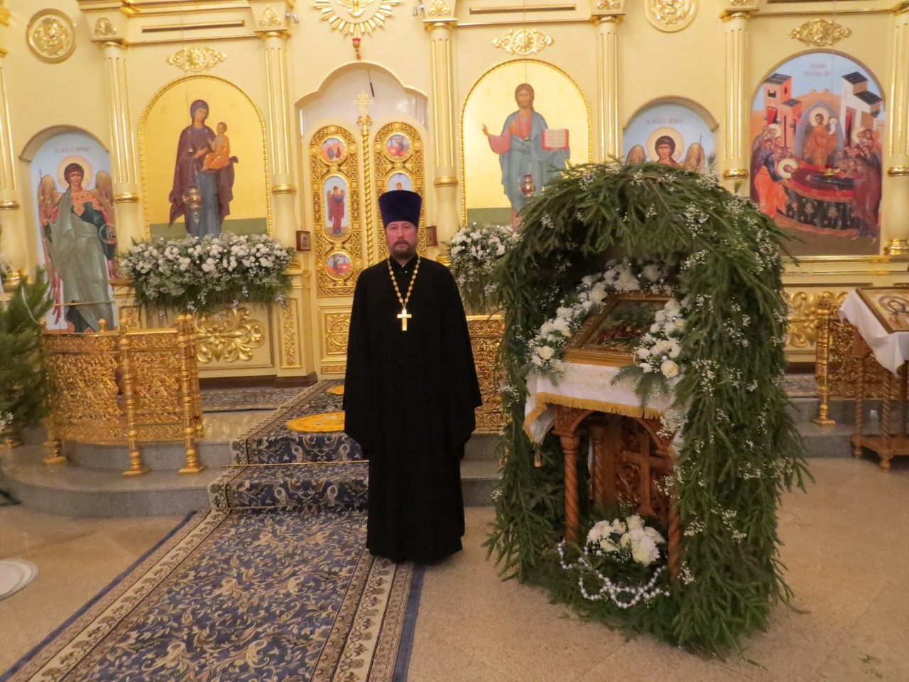 Благочинный Карачевского церковного округа сослужил Правящему Архиерею в праздник Собора Пресвятой Богородицы