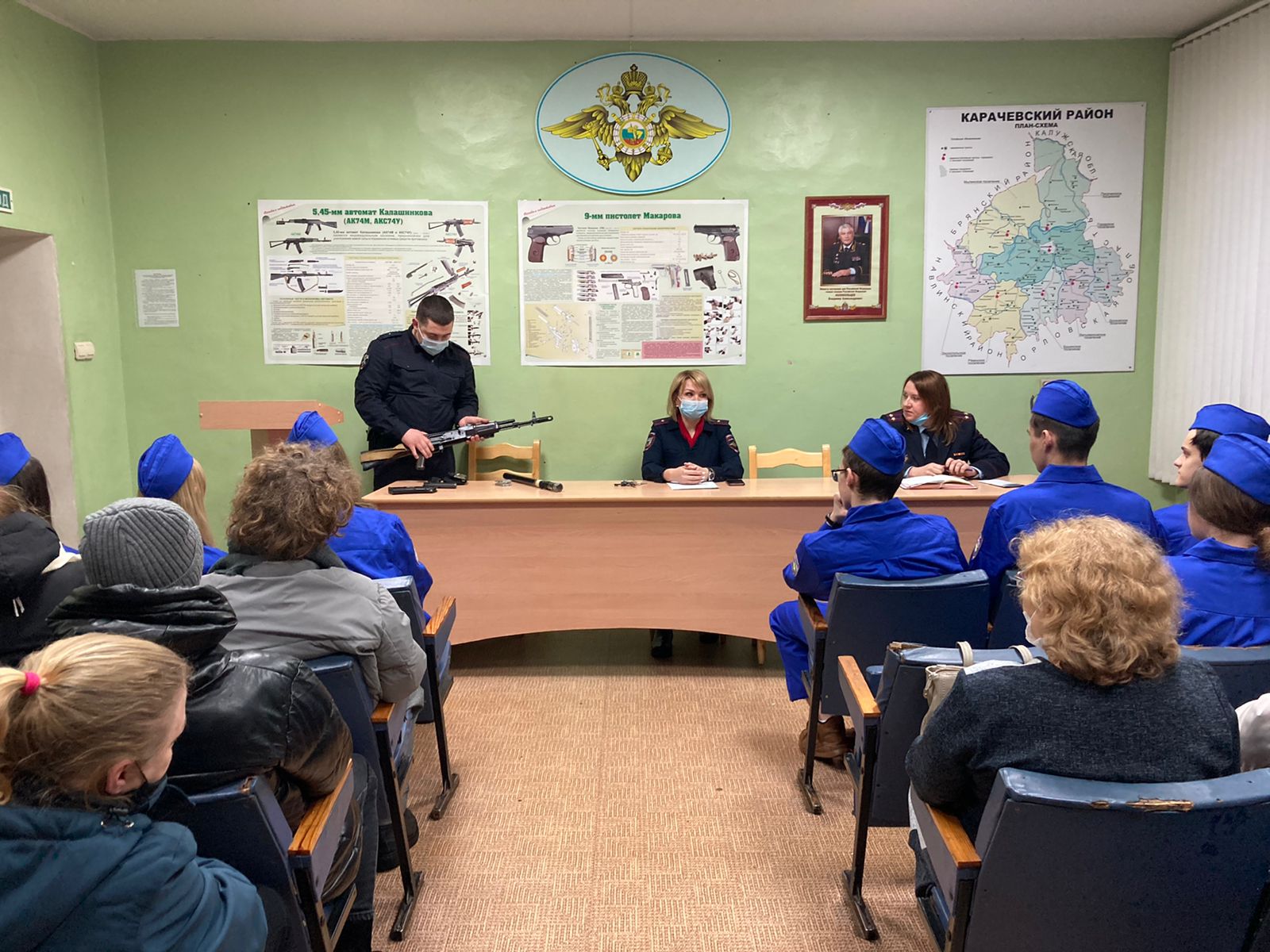 Карачевские полицейские провели «Студенческий десант»