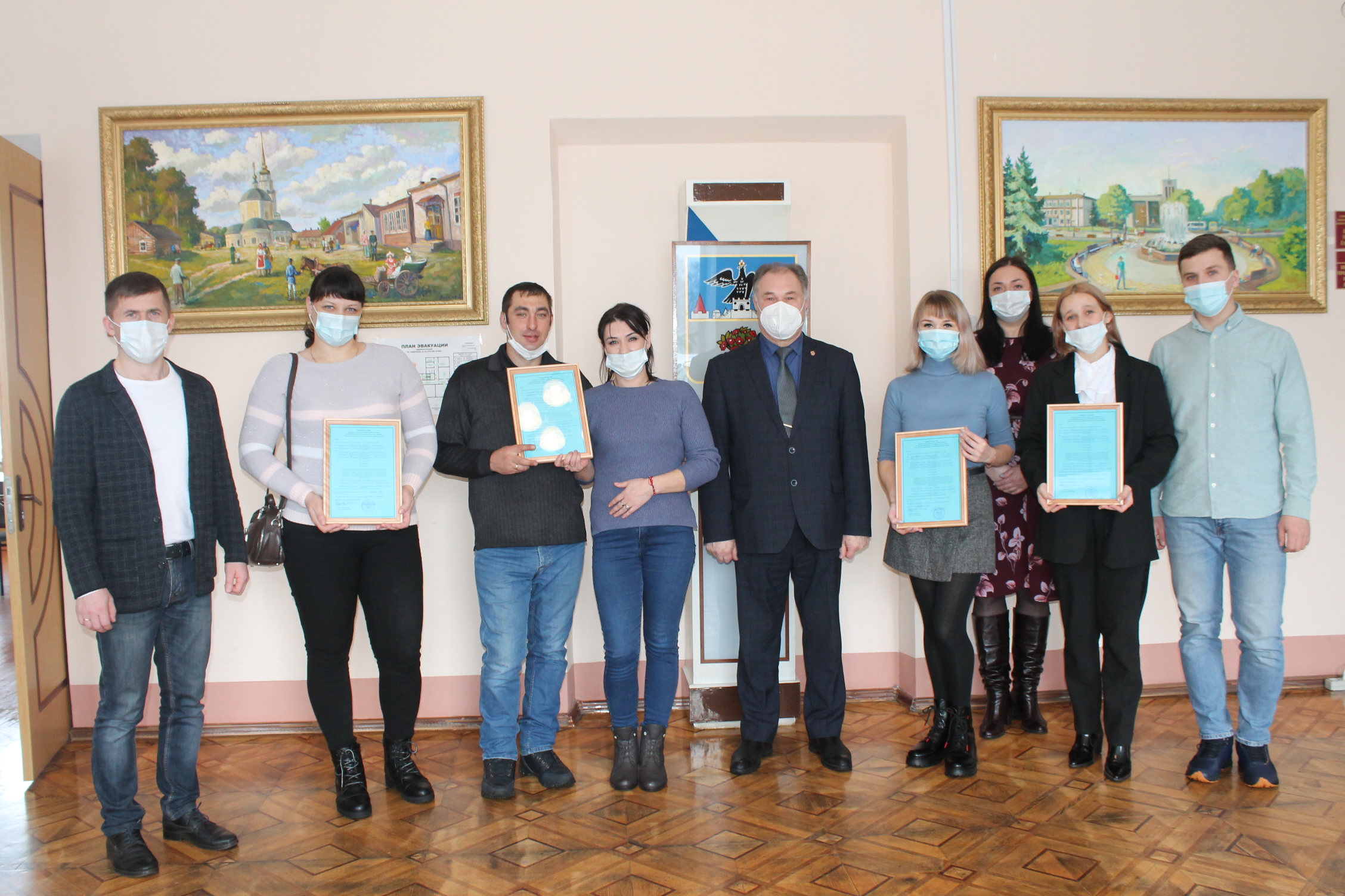 В Карачеве 4 многодетные семьи получили свидетельства на получение соцвыплаты на приобретение жилья