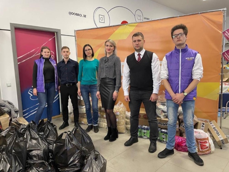 В брянский Дом волонтера продолжает поступать гуманитарная помощь