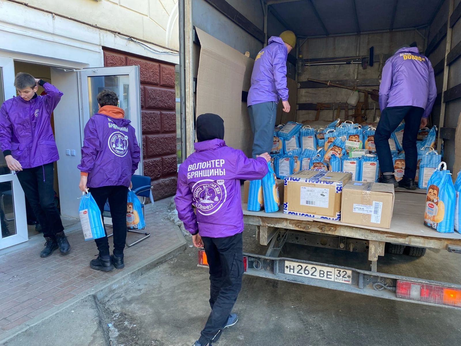 В Карачевском районе продолжается сбор гуманитарной помощи для жителей ДНР и ЛНР