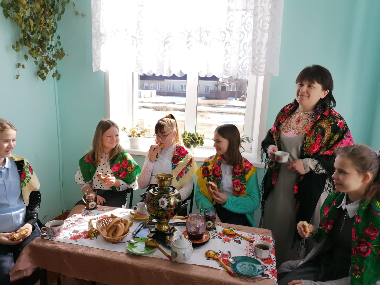 В карачевском селе Трыковка прошли фольклорные посиделки «Страна детского фольклора»