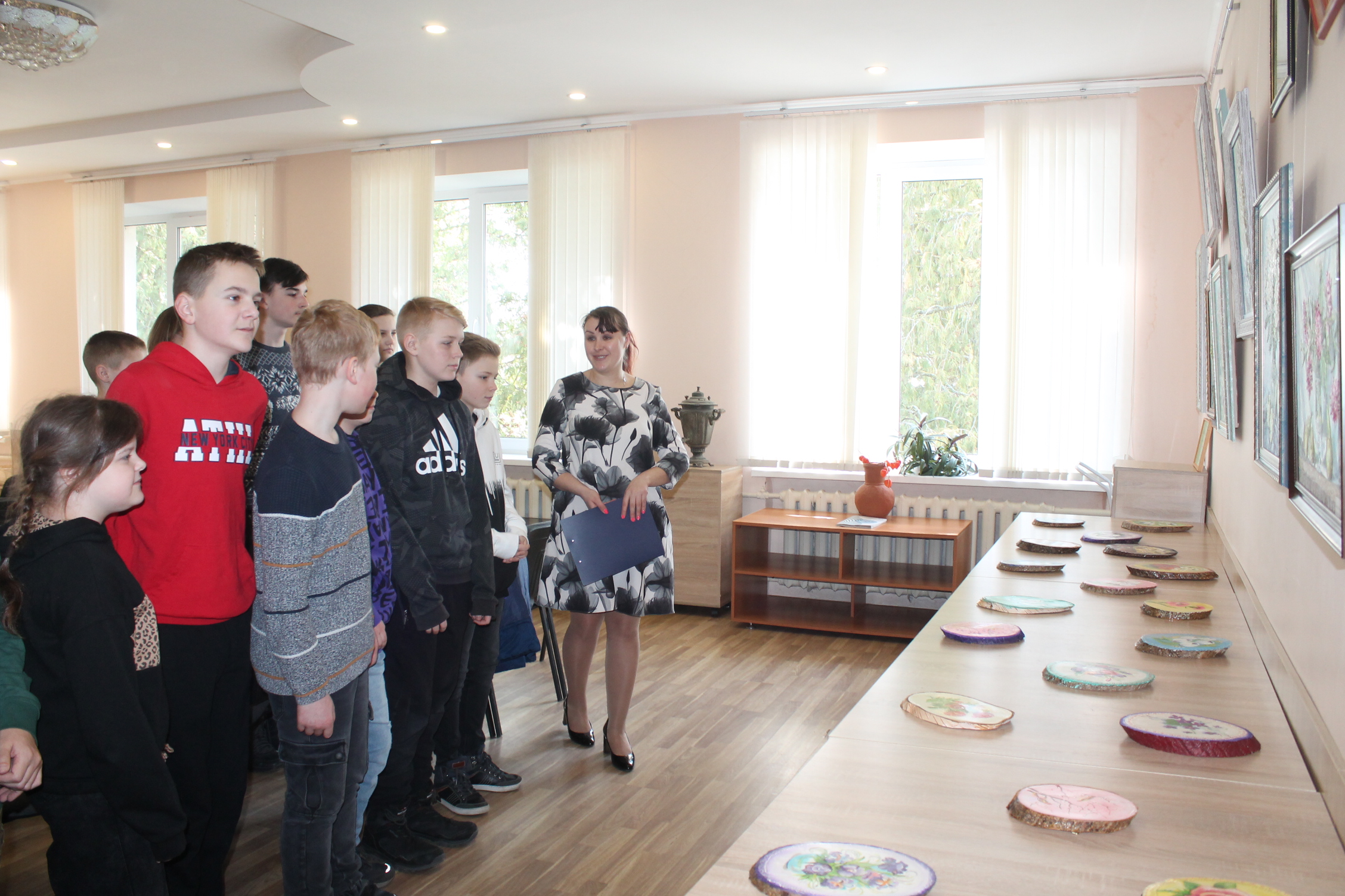 В Карачевском РДК для учащихся школы им.С.М.Кирова провели экскурсию