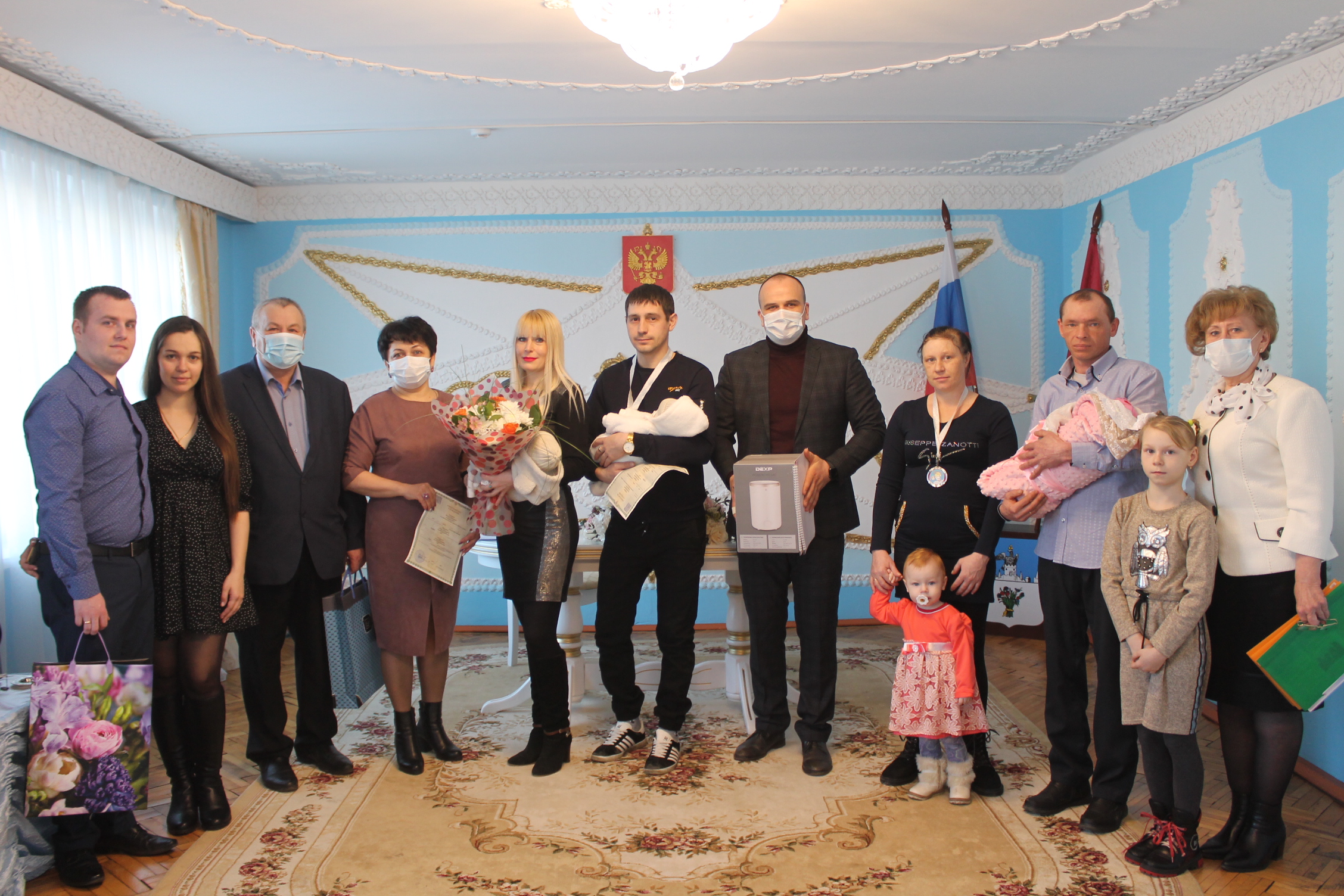 В Карачеве в очередной раз чествовали родителей новорожденных