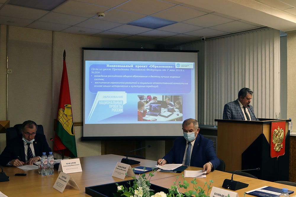 В брянских школах по нацпроекту «Образование» всю компьютерную технику обновят