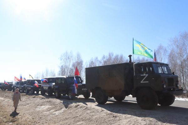 В брянском Трубчевске на автопробег в поддержку Президента РФ и спецоперации на Украине вышли более 40 машин