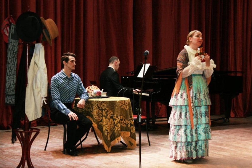 В Доме ветеранов артисты Брянского драмтеатра открыли театральный сезон