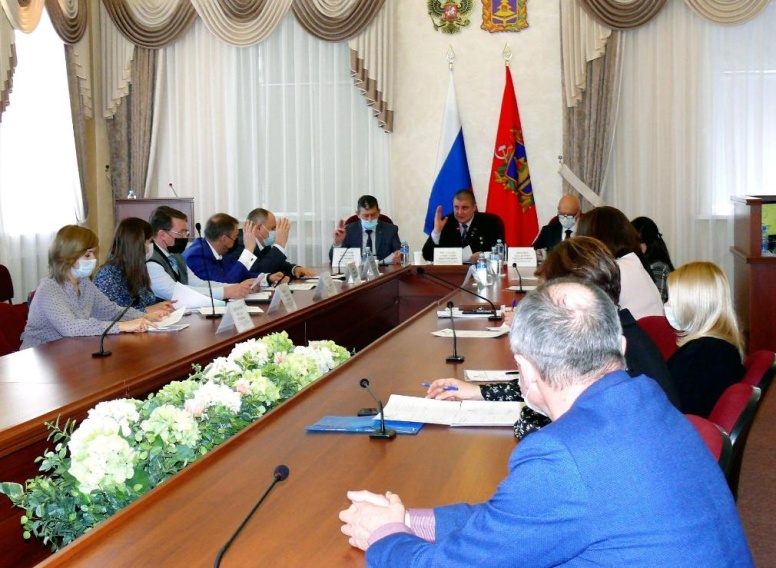 На 14 крупных предприятиях Брянска работают советы молодых специалистов