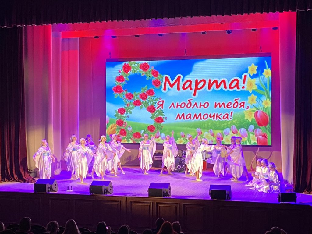 В Брянске в преддверии 8 Марта прошел концерт «Все женщины прекрасны»