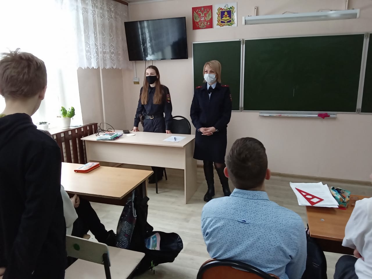 Карачевские полицейские  провели  встречи в школах района