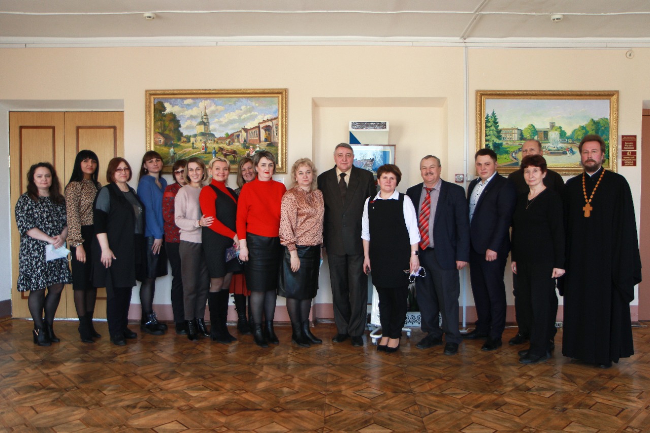 Благочинный Карачевского церковного округа принял участие в работе родительского форума «Компетентный родитель»