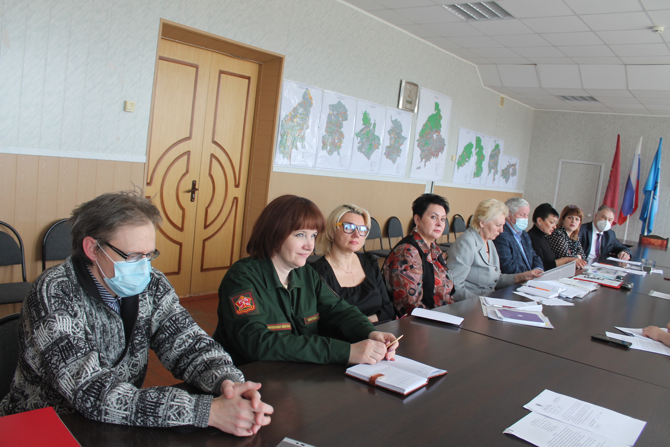 В администрации Карачевского района прошло заседание комиссии по учету памятников и воинских захоронений