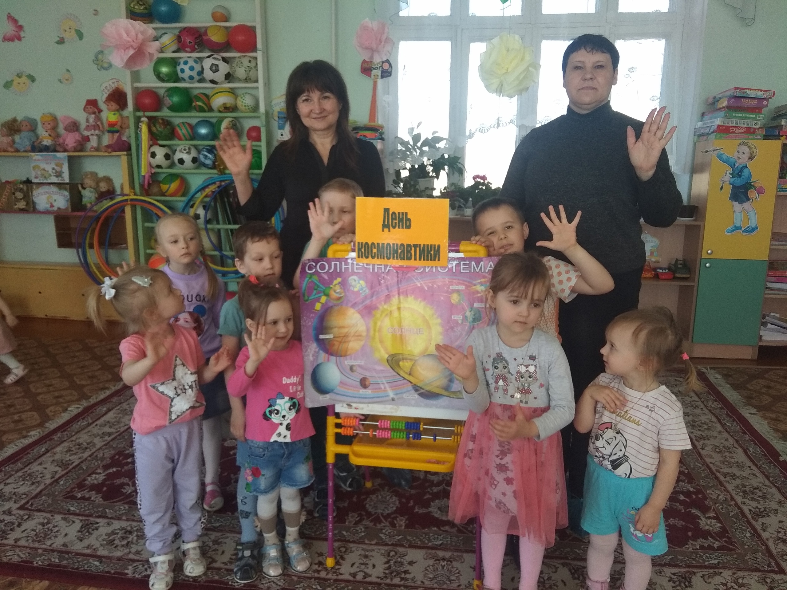 В Первомайской библиотеке для дошколят прошло праздничное мероприятие «Путешествие в космос»