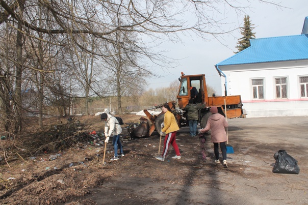 В Карачевском районе продолжается месячник по уборке территории