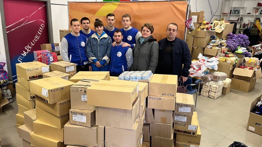 Брянские волонтеры продолжают собирать гуманитарную помощь