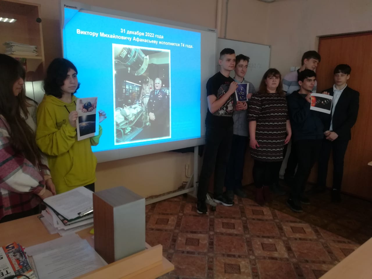 В Карачевской районной библиотеке для школьников прошел познавательный час «Дорога во Вселенную»