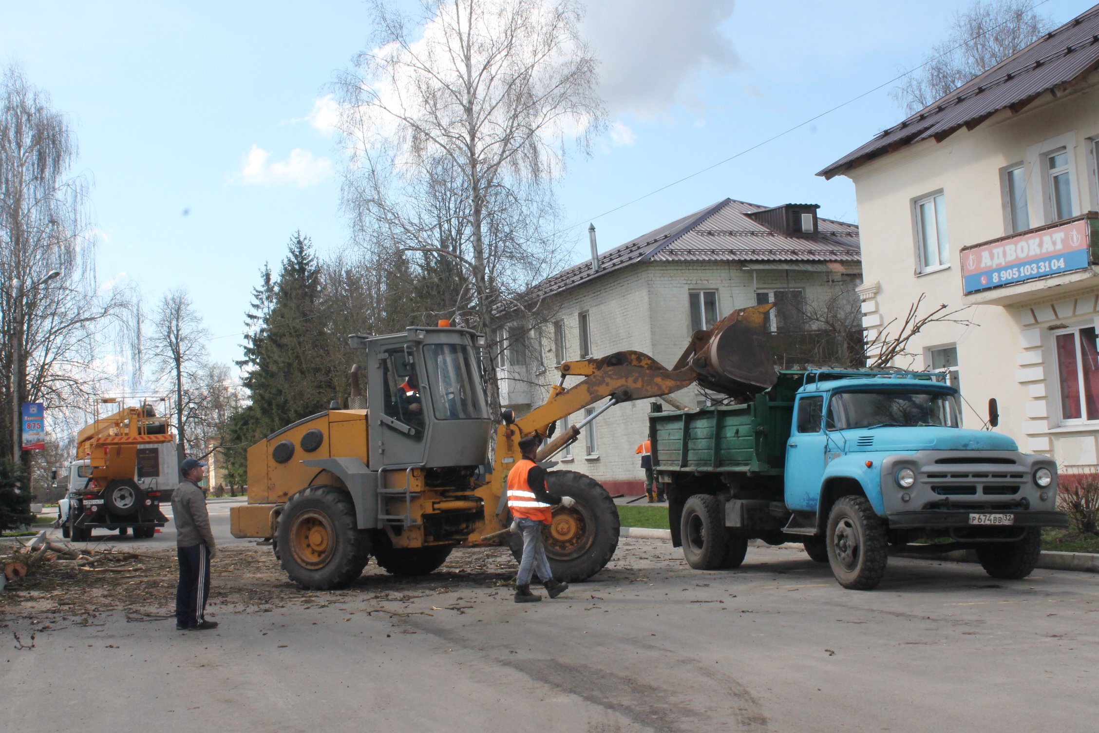 В Карачевском районе продолжается месячник по санитарной очистке и благоустройству территории