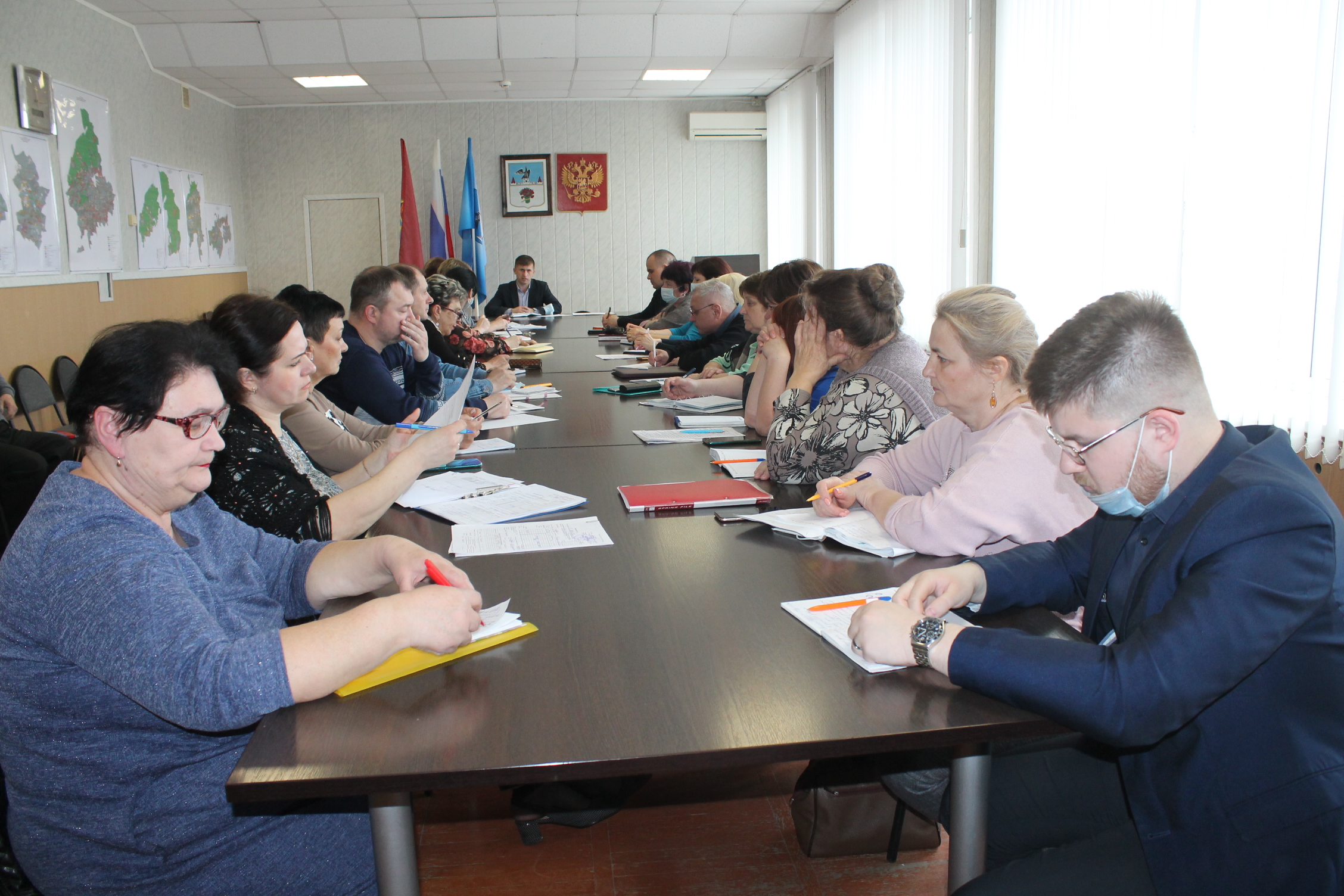 В администрации Карачевского района прошло оперативное совещание по подготовке к предстоящим праздникам