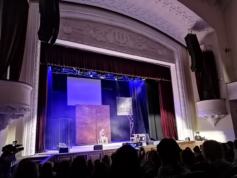 Донецкий академический молодежный театр гастролирует в Брянске