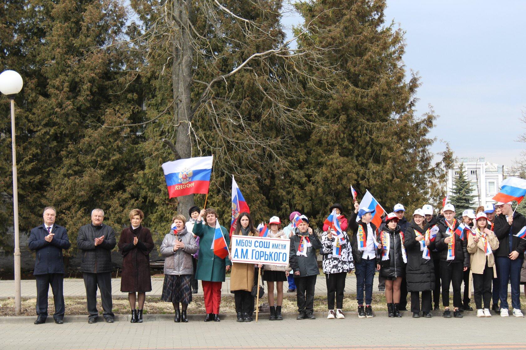 Zа Мир! Zа Россию! Zа Президента! — так назывался митинг, который прошел в Карачеве