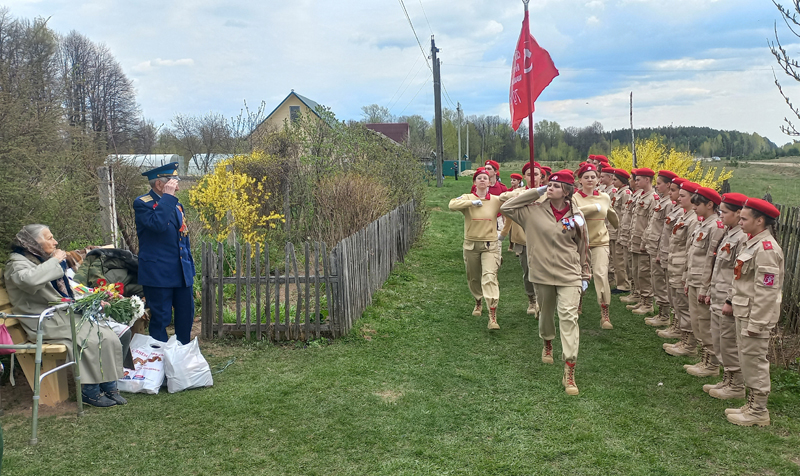 В Жуковском районе поздравили с днем Победы ветерана Великой Отечественной войны