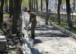 В Володарском районе Брянска реконструируют парк «Юность»