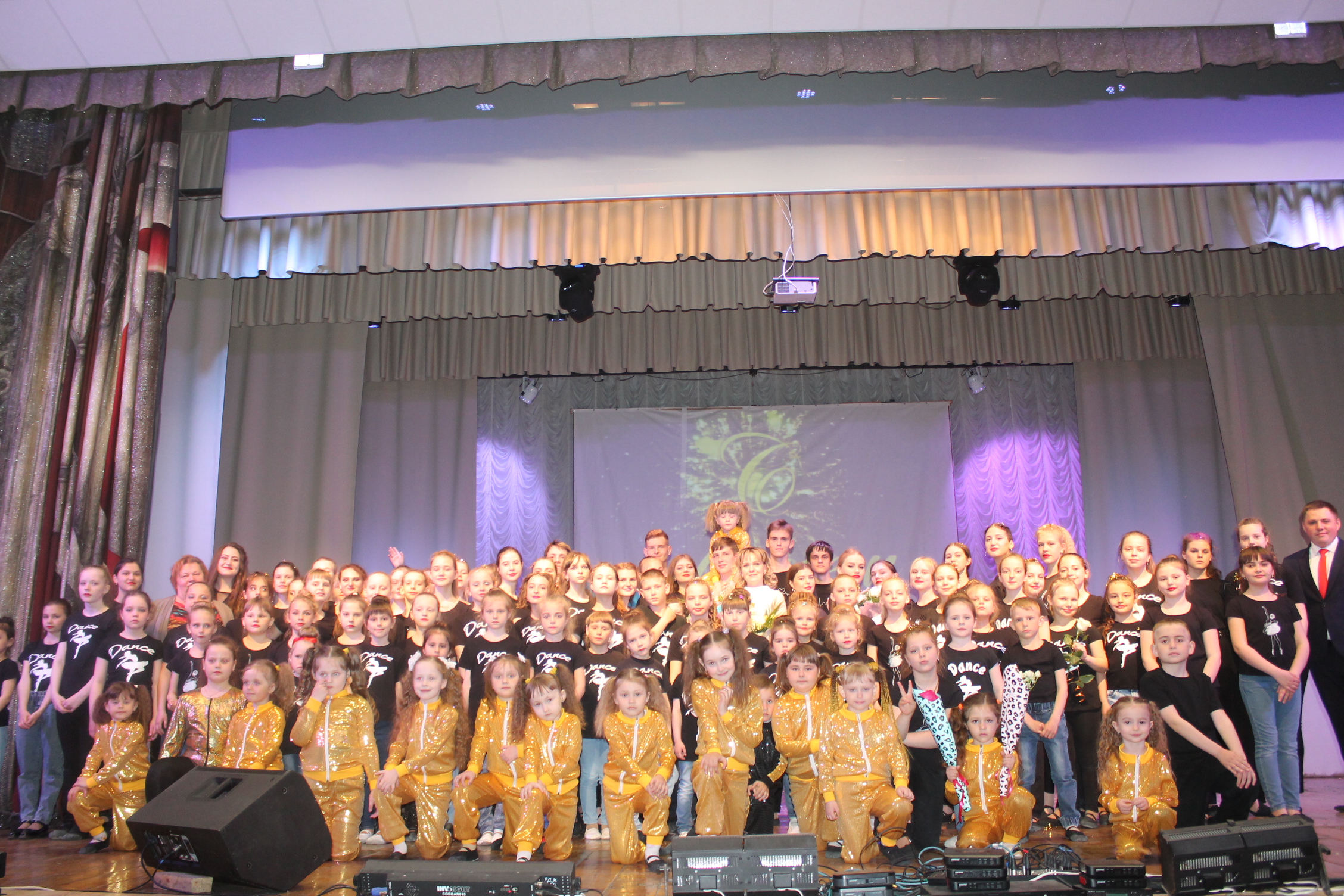 В Карачеве концертом отметили 10-летие народного хореографического коллектива «Импульс»