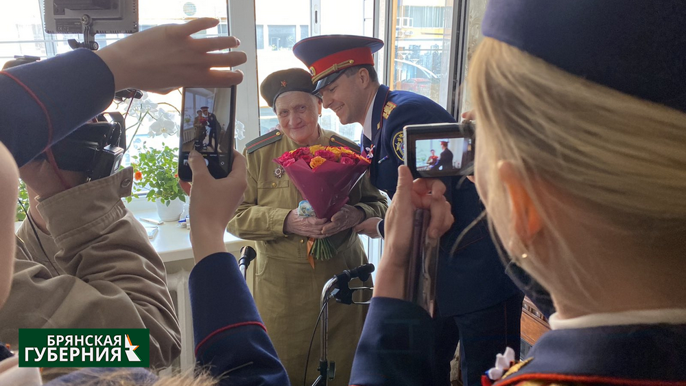 Поздравили брянского ветерана Полину Сергееву с Днем Победы