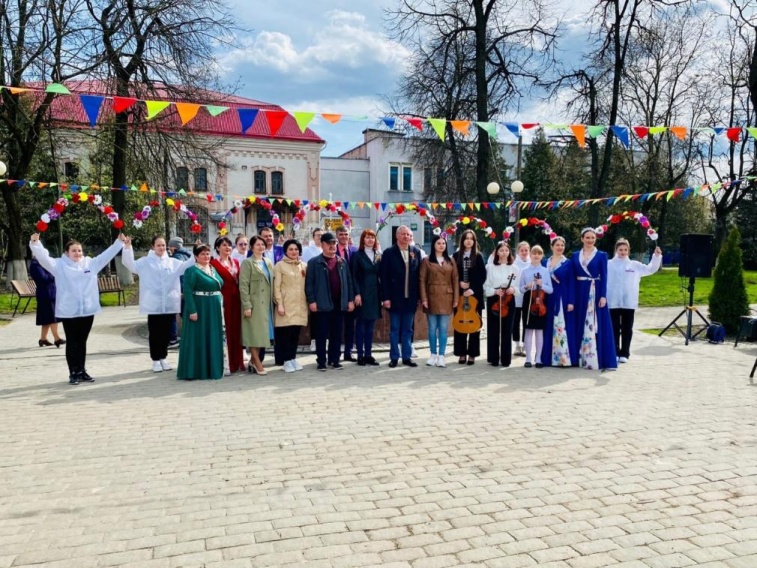 В стародубском сквере 348 стрелковой дивизии прошло открытие летнего сезона