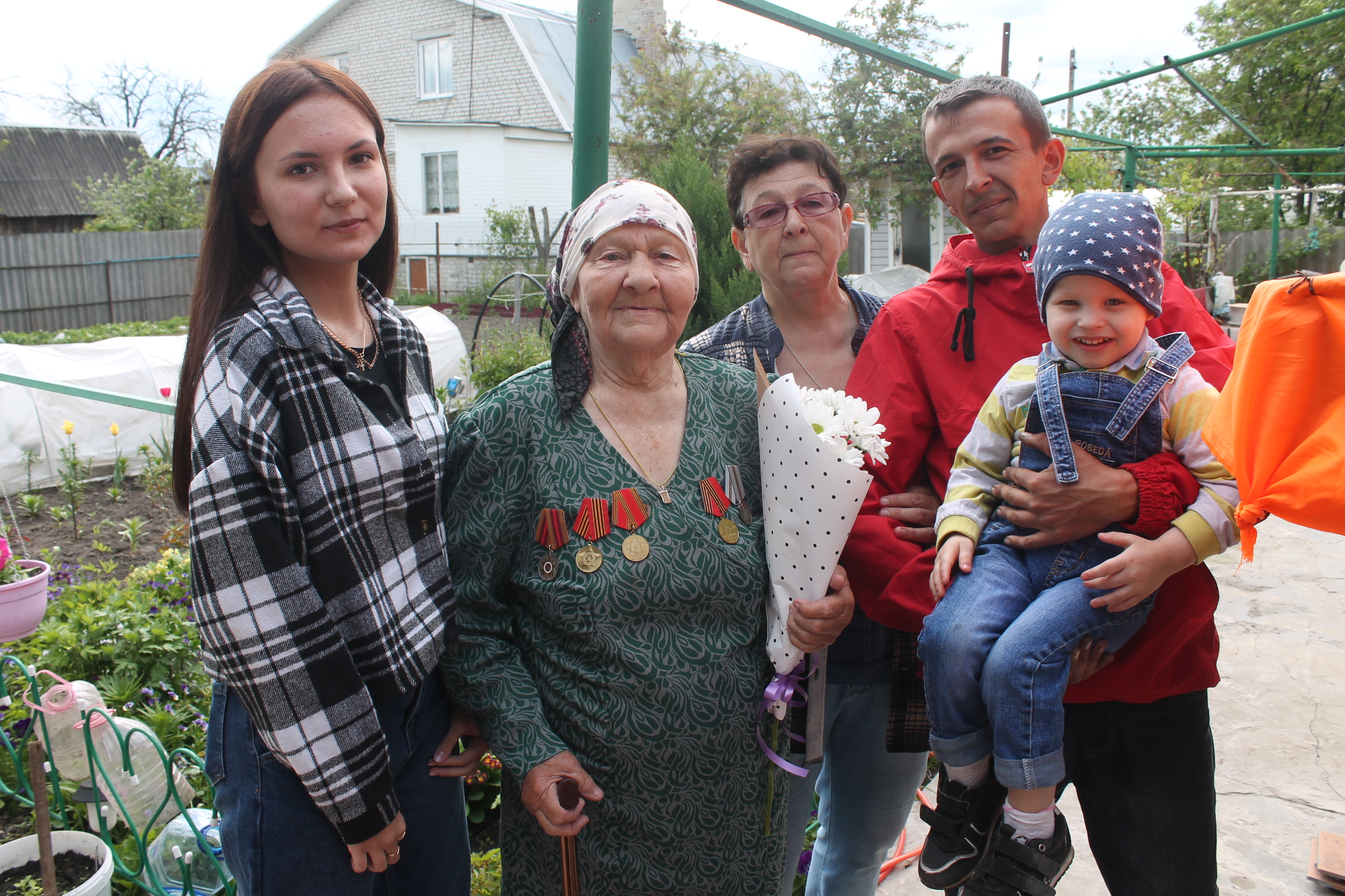 С 90-летним юбилеем поздравили жительницу Карачева Анну Семеновну Квасову