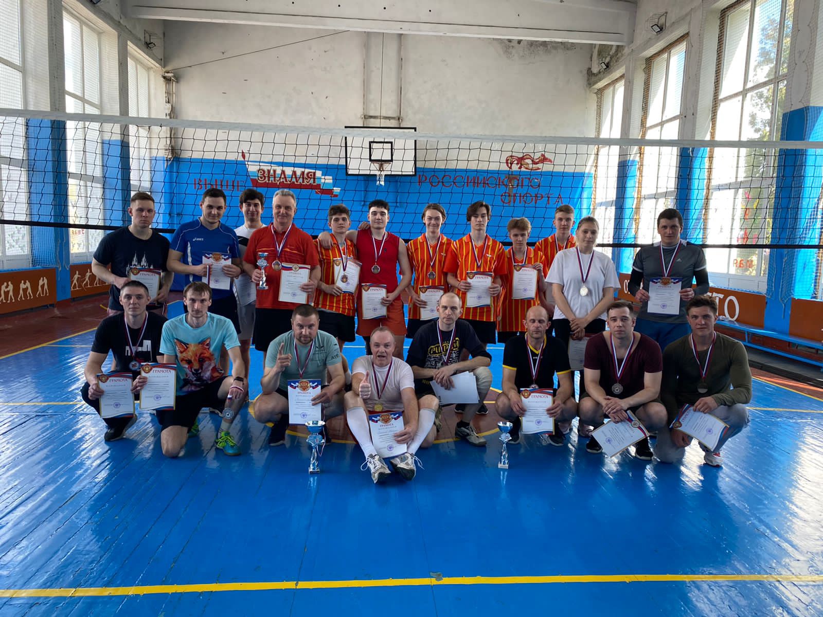 В Карачеве в честь 9 Мая прошли соревнования по волейболу