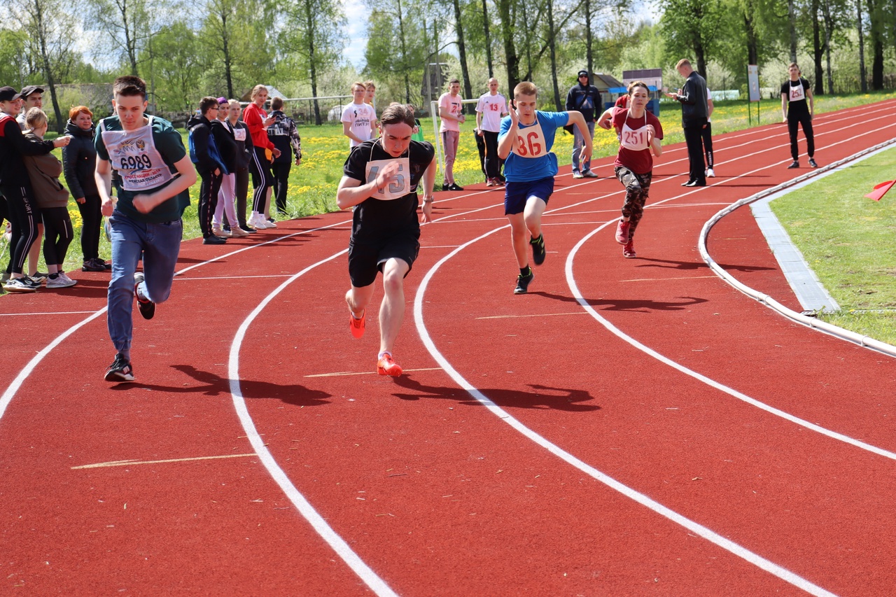 В Карачеве прошли соревнования по лёгкой атлетике среди юношей и девушек