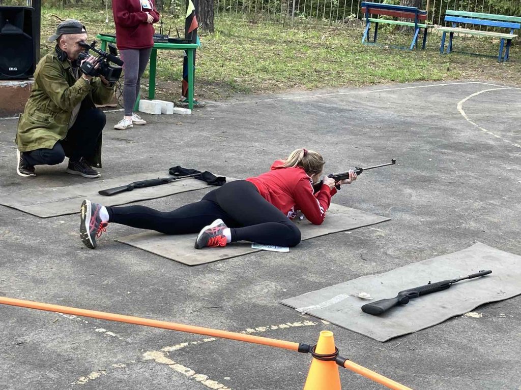 Рработники образования Брянска участвуют в открытом турслëте в лагере «Искорка»